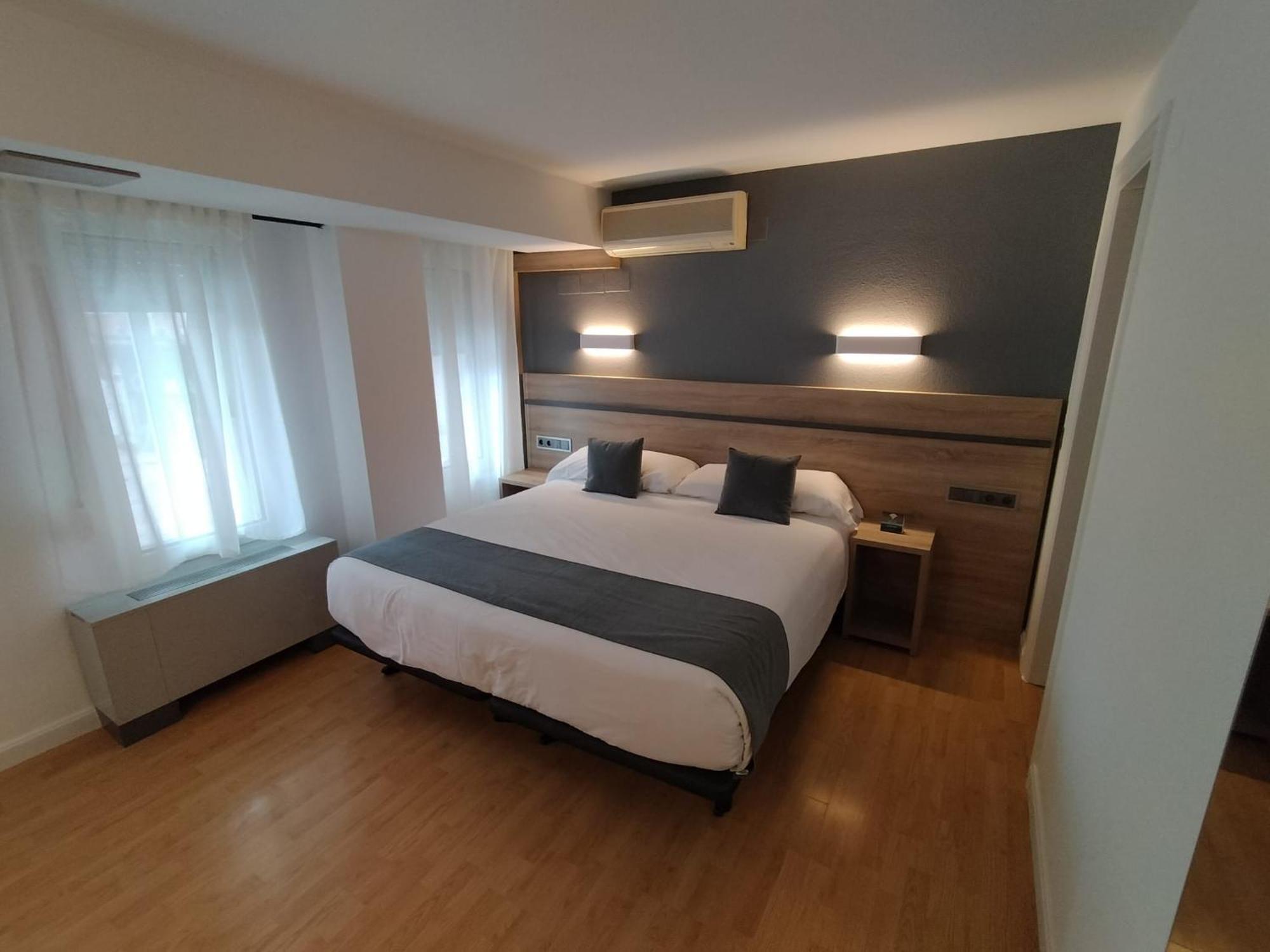 Hostal Alda Palencia Plaza Eksteriør billede